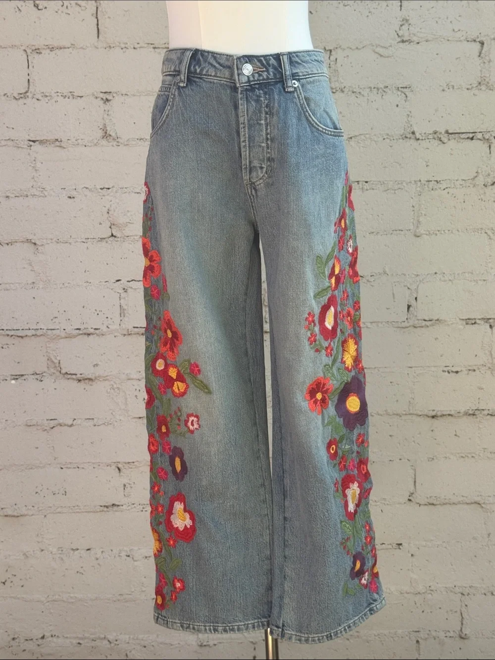 Free People We The Free Willow Floral Embroidered Jean Retrograde Blue Size 25 - Picture 7 of 16